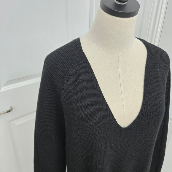 Athleta Hanover Sweater Black V Neck Merino Wool Blend Size Large - Picture 3 of 9